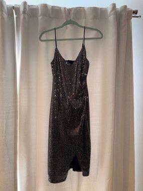 Black Halo black silver Sequin Midi Slip Dress with Spaghetti Straps

Size XS